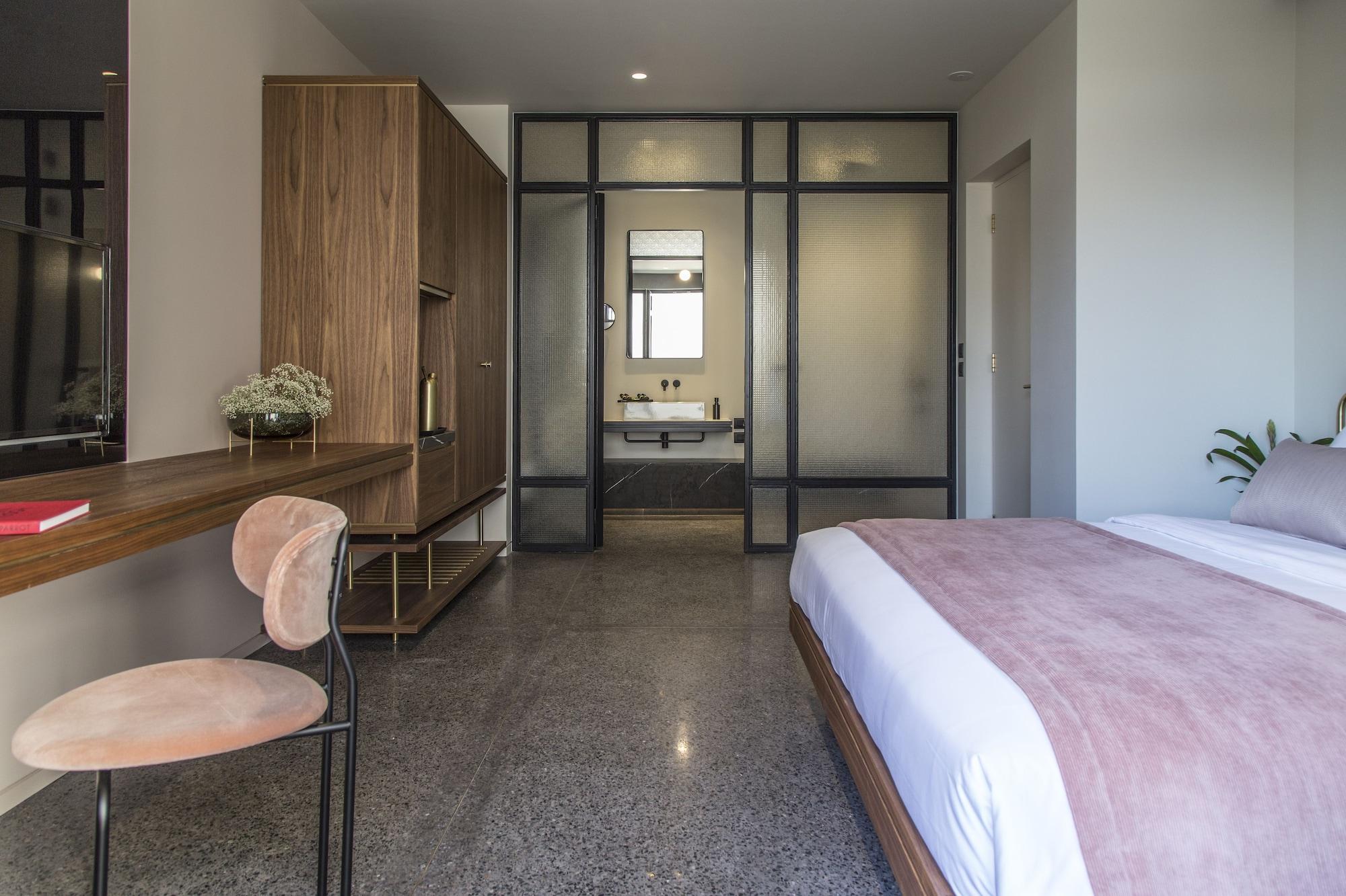 Perianth Hotel Athena Bagian luar foto A room at the hotel