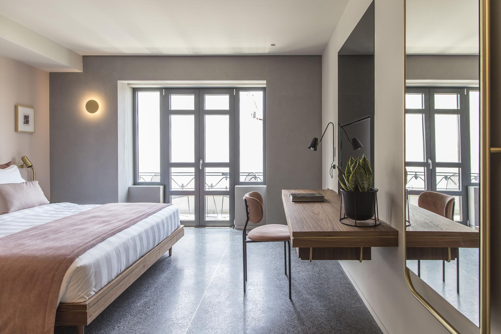 Perianth Hotel Athena Bagian luar foto A room at the hotel