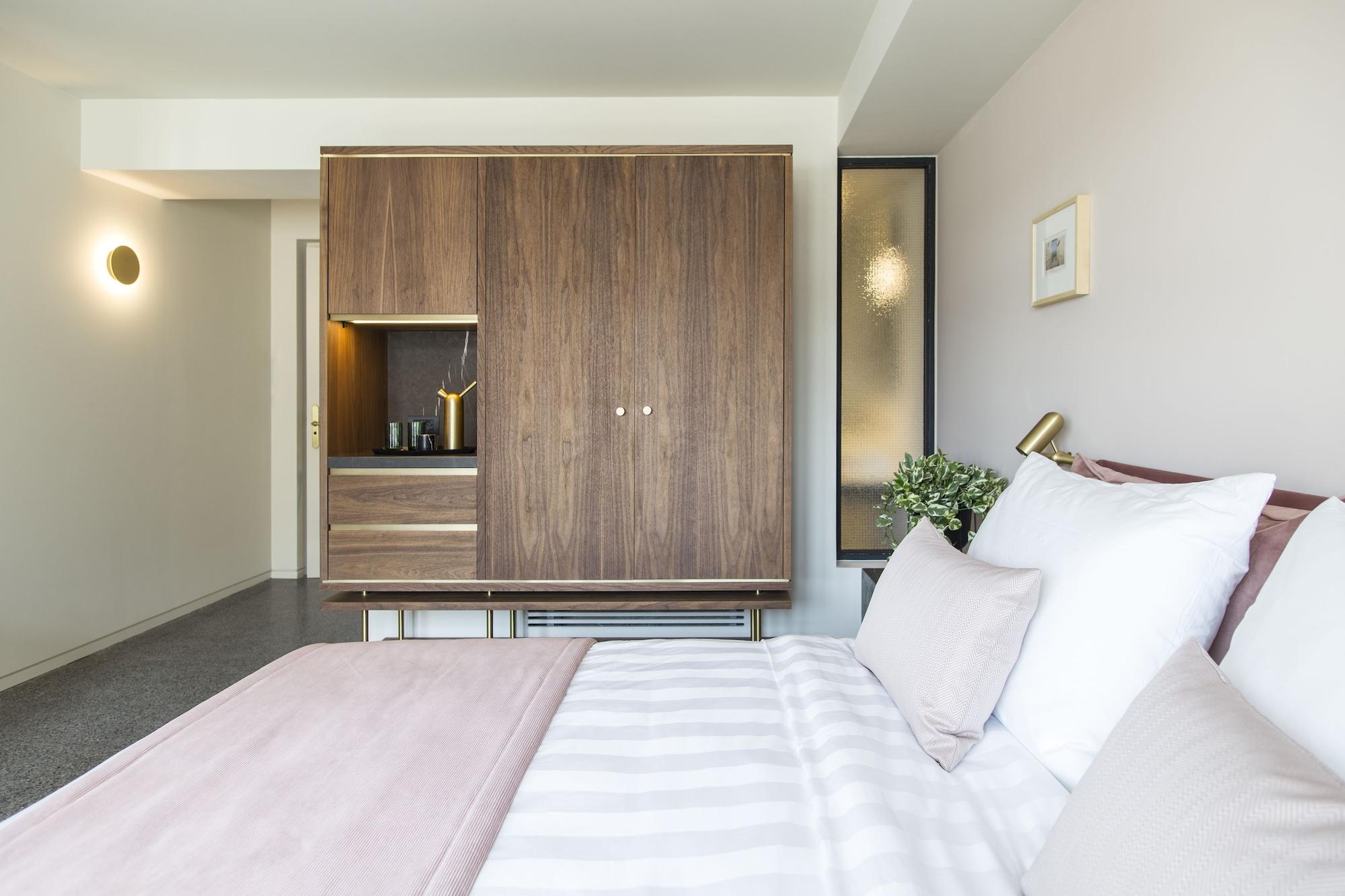 Perianth Hotel Athena Bagian luar foto A bedroom at the hotel