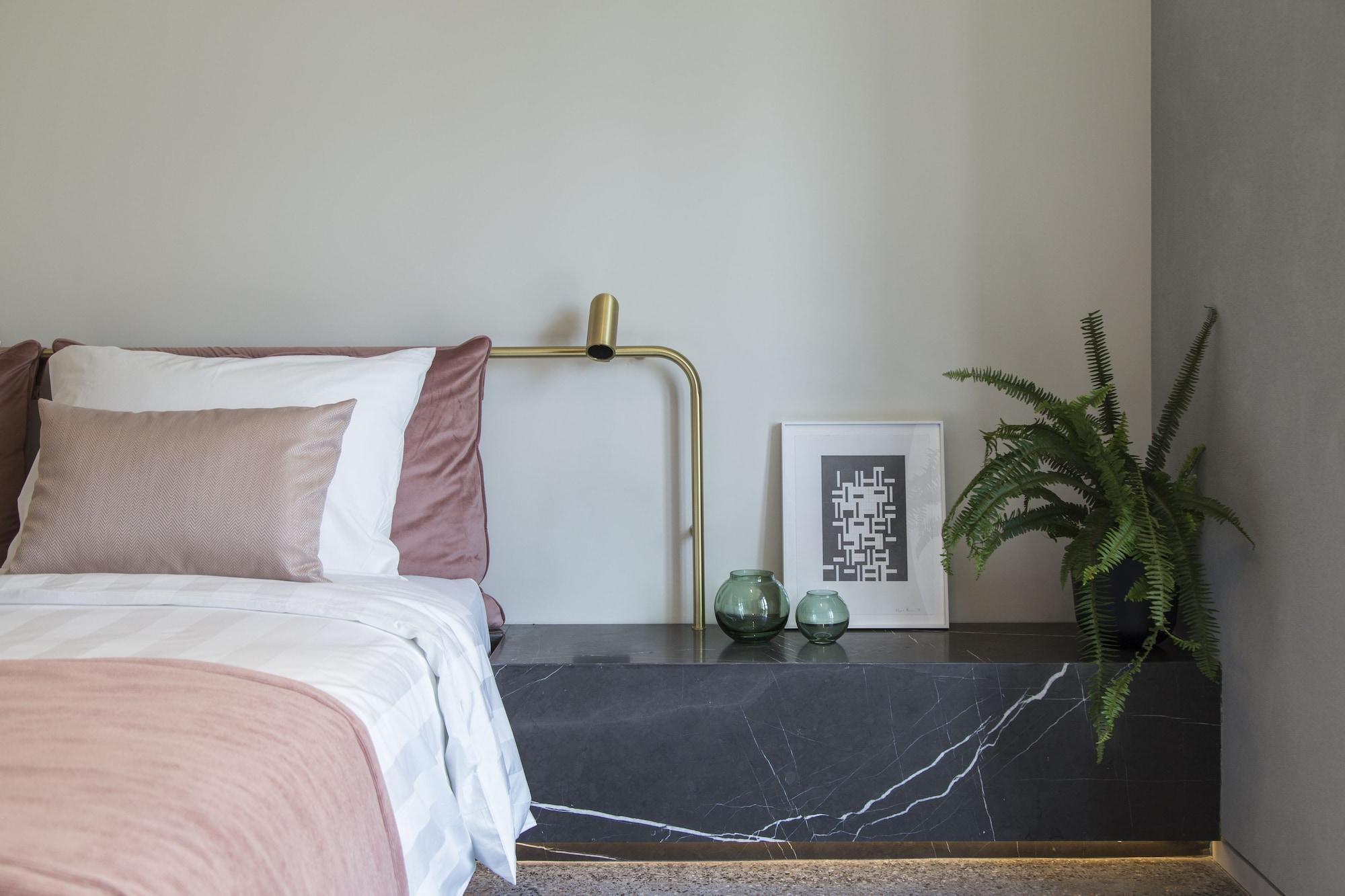 Perianth Hotel Athena Bagian luar foto A bedroom in the new building