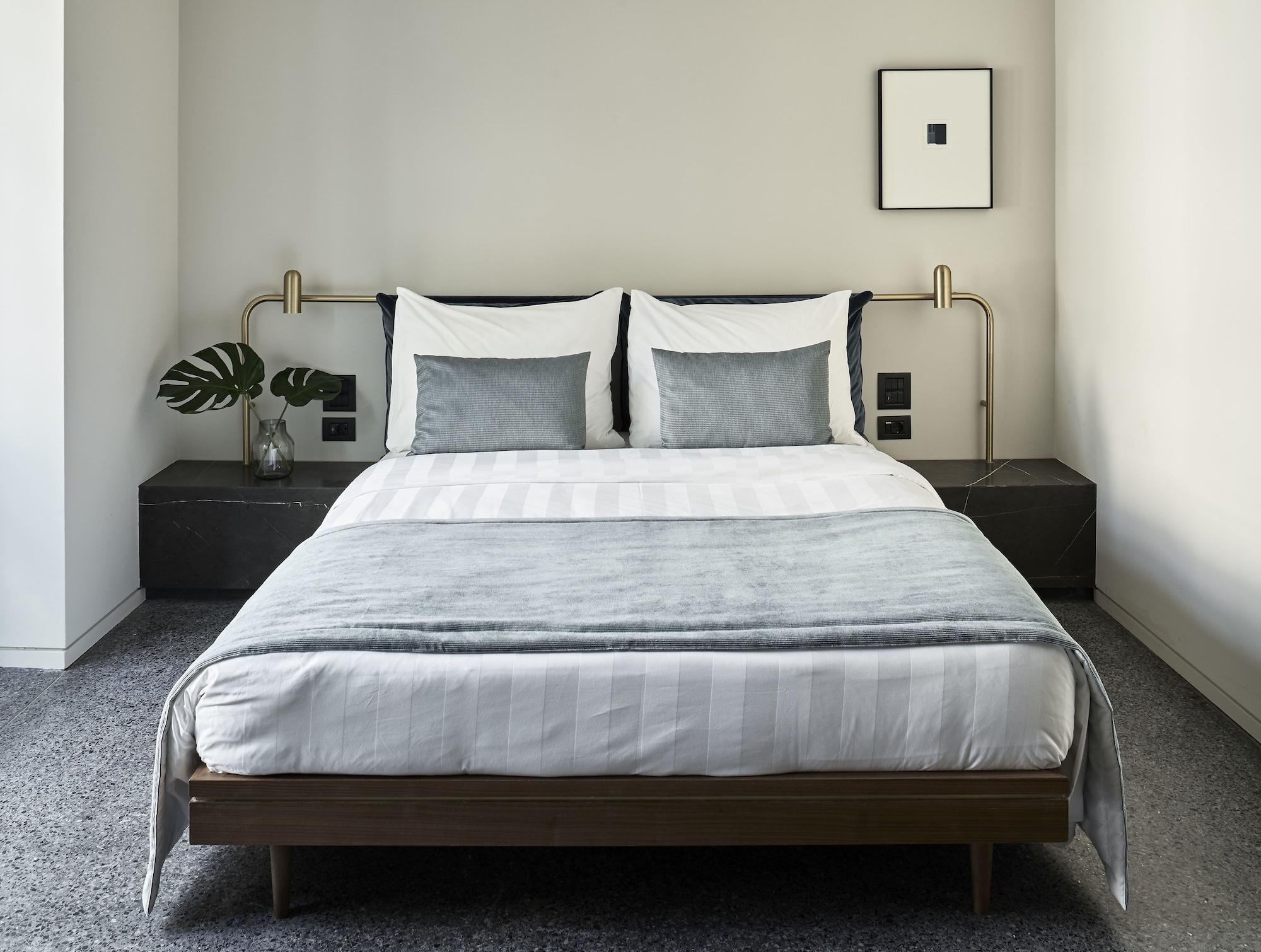 Perianth Hotel Athena Bagian luar foto A bed