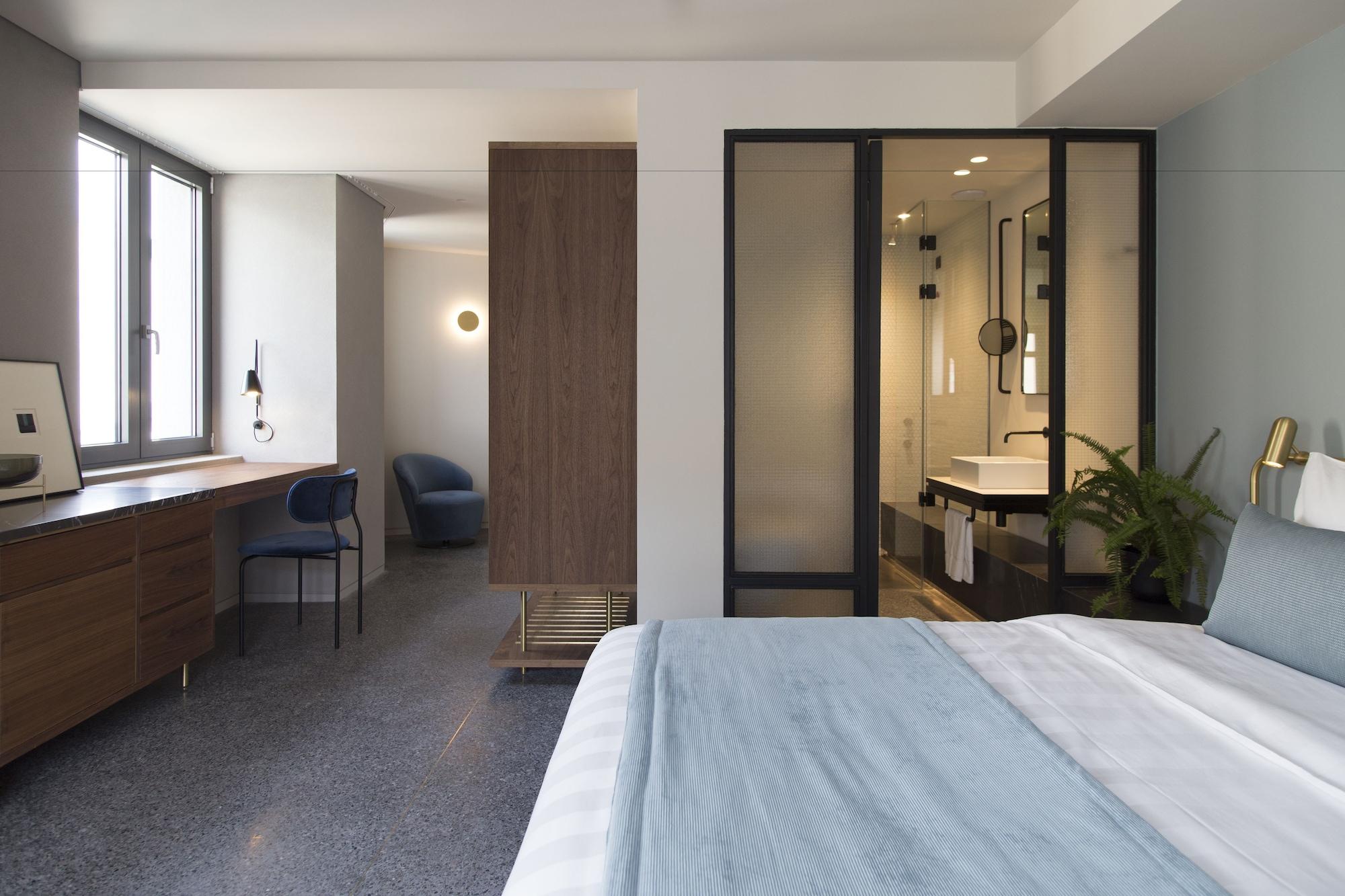 Perianth Hotel Athena Bagian luar foto A room at the hotel