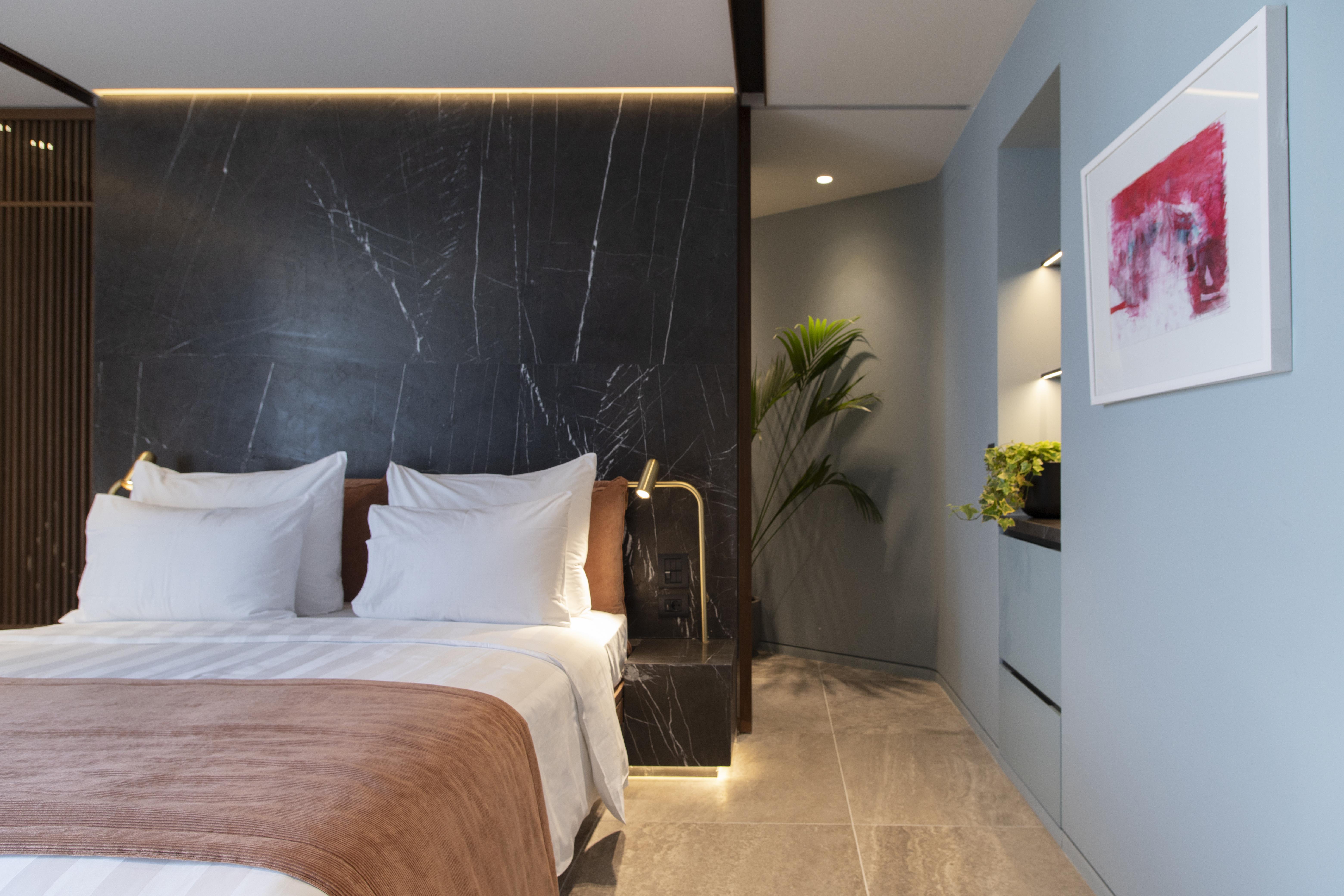 Perianth Hotel Athena Bagian luar foto A bedroom at the hotel