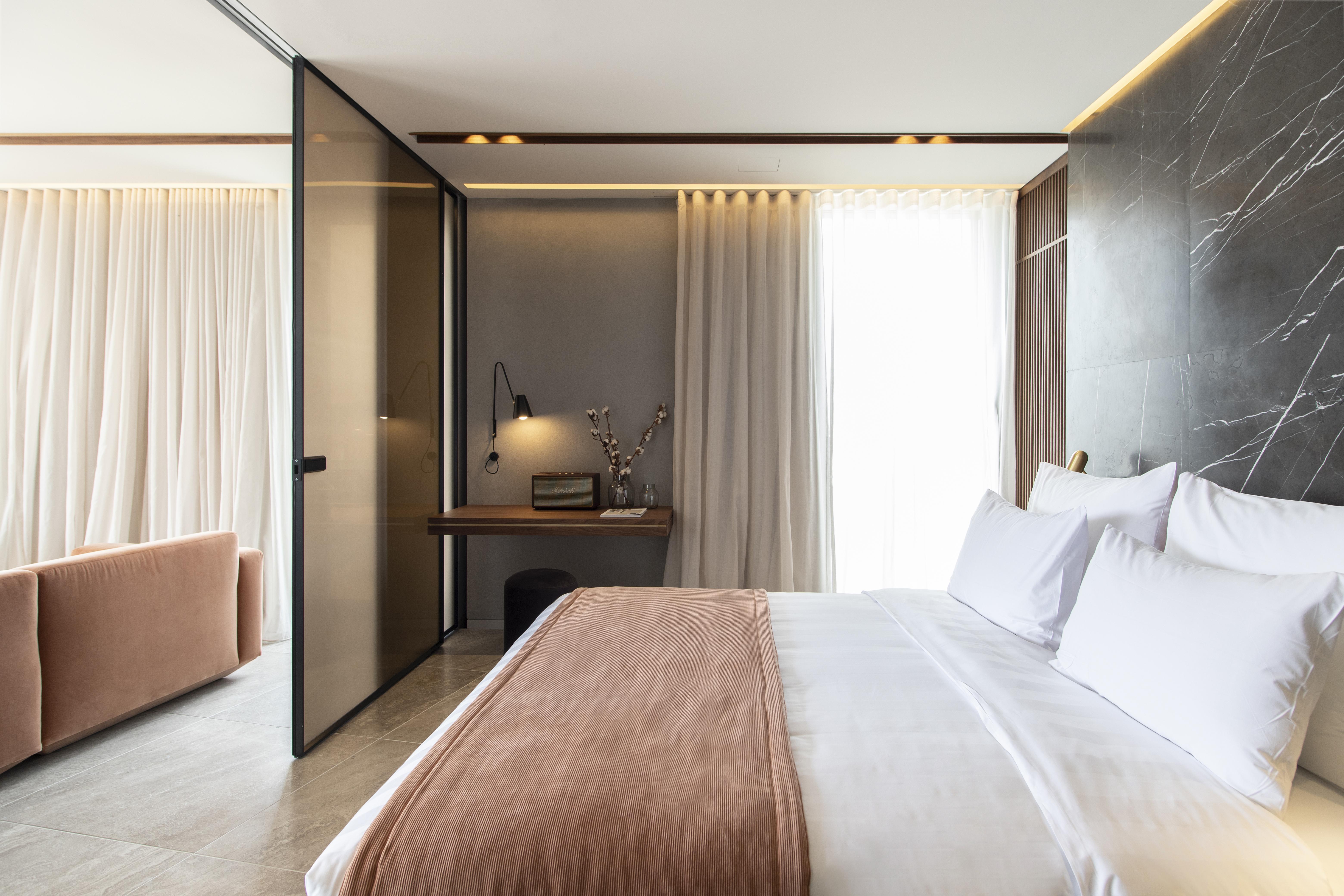 Perianth Hotel Athena Bagian luar foto Deluxe Room