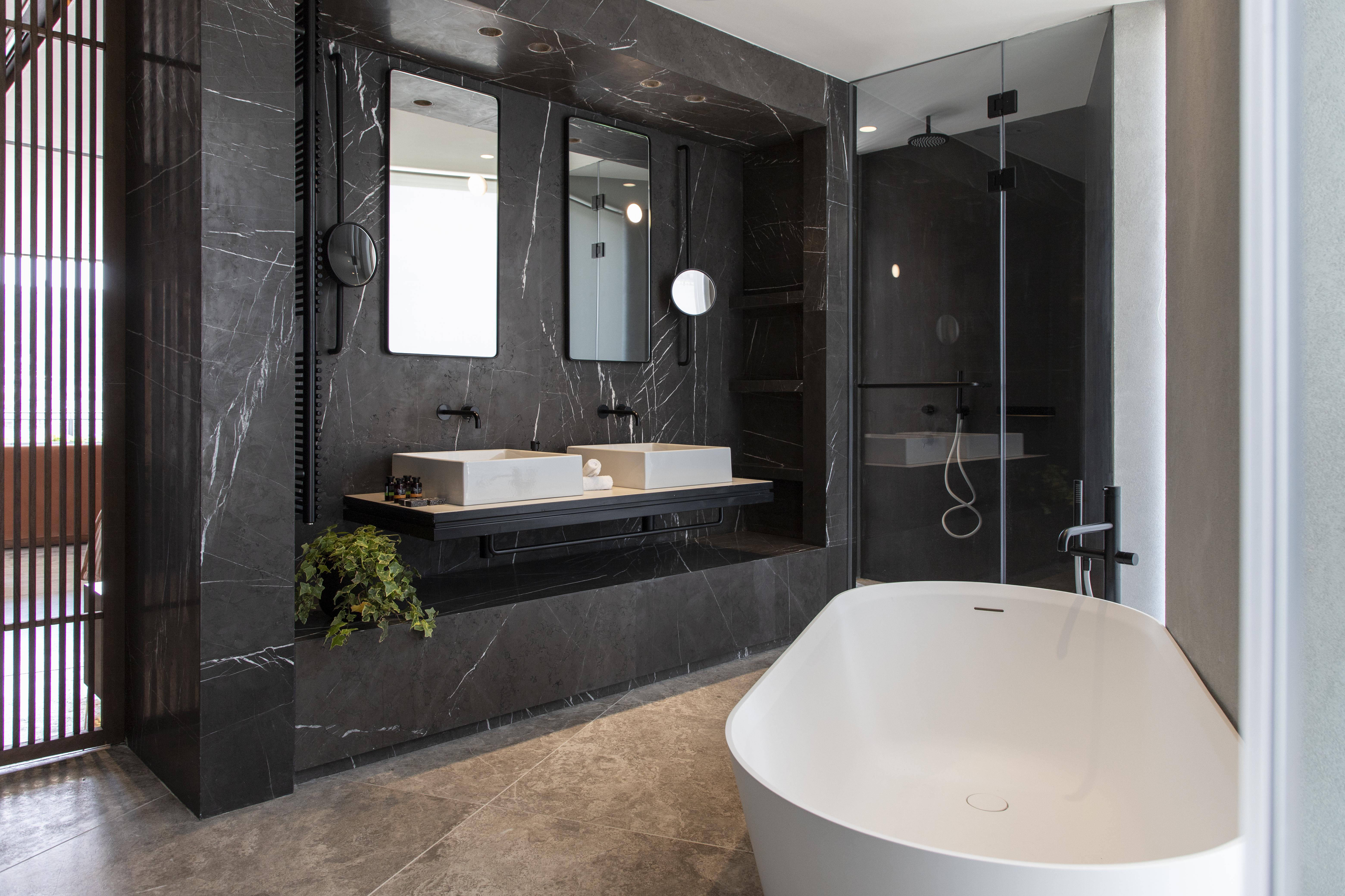 Perianth Hotel Athena Bagian luar foto Bathroom