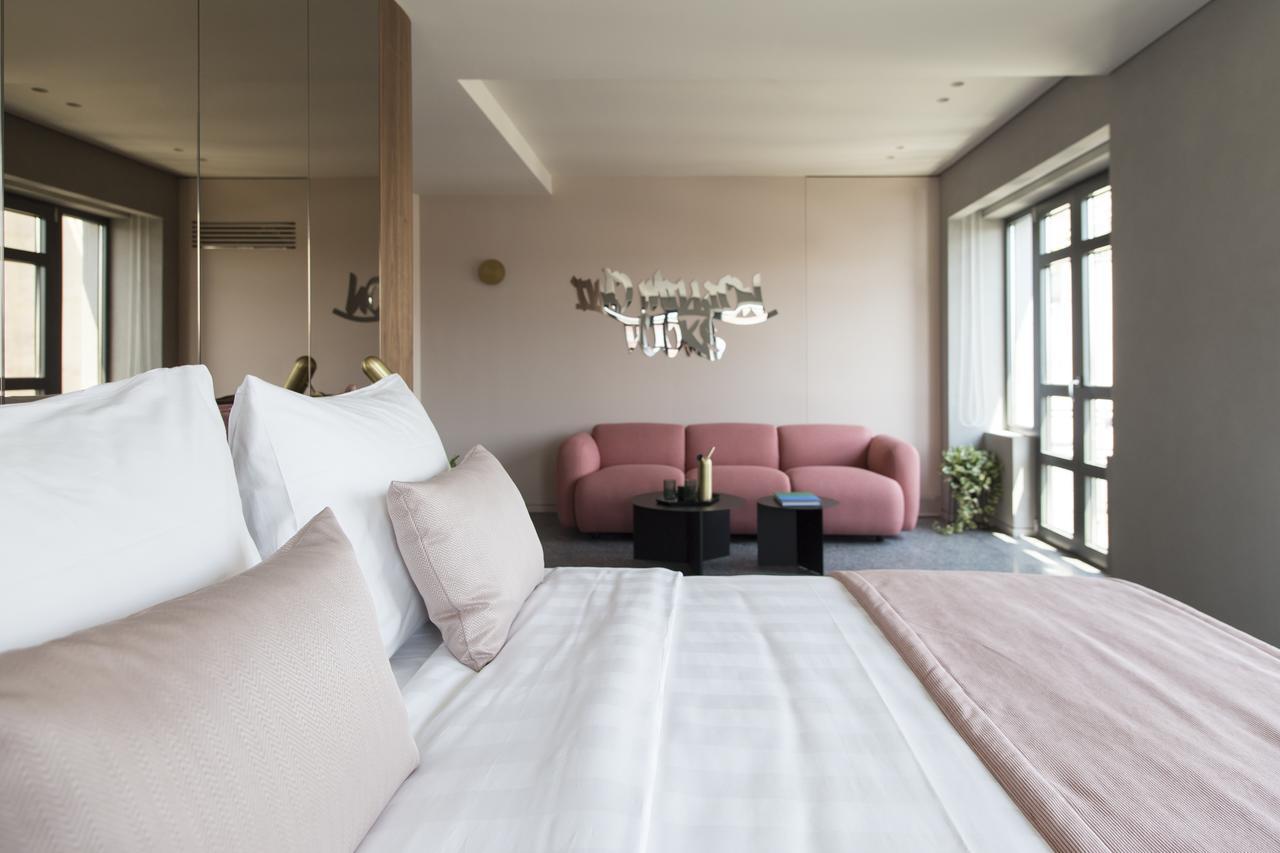 Perianth Hotel Athena Bagian luar foto A bedroom at the hotel