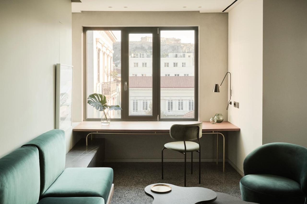 Perianth Hotel Athena Bagian luar foto A room at the hotel